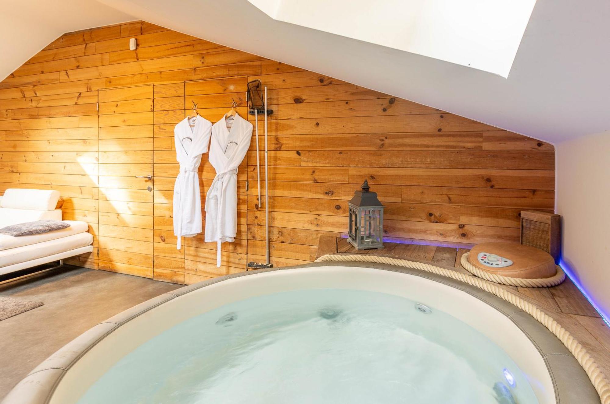 Le Lov'T - Suite Avec Jacuzzi Spontin Extérieur photo